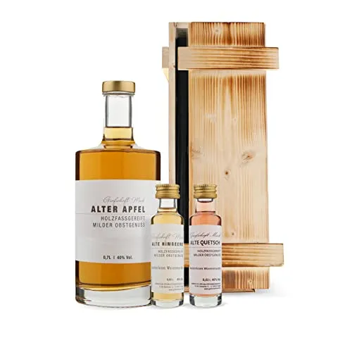 Grafschaft Mark Alter Apfel Obstbrand Geschenkset 1x 0,7 L & 2x 0,02 L, 40% vol. Alk., edle Holzbox mit Apfelbrand, Himbeerbrand und Quetschenbrand, Obstler im Holzfass gereift, Schnaps Geschenk