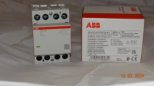 ABB Installationsschütz ESB40-40N-06 - Schutzschalter mit Nennstrom von 40 A, ideal für vielseitige Anwendungen in der Elektroinstallation, in versiegelter OVP.