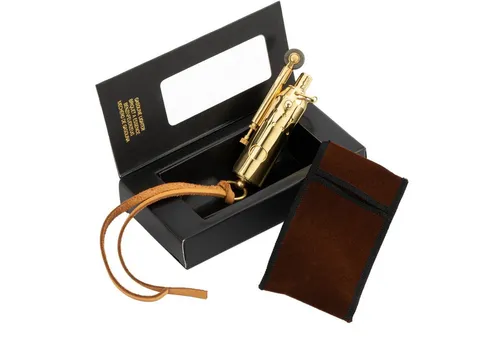 NKlaus Elegantes Sturm-Feuerzeug aus Messing - Retro Reisefeuerzeug in kompakter Größe (8x2cm), ideal für Sammler und als stilvolles Accessoire.