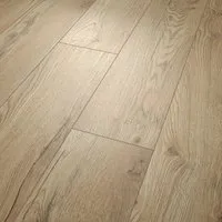 Laminat Nature Sense Olchon Eiche sandbeige - Landhausdiele - Laminatböden in eleganter Eiche sandbeige, ideal für einen modernen Wohnstil mit einfacher Verlegung und hoher Strapazierfähigkeit.