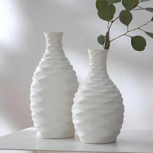 Porzellan Deko Vase creme-weiß, 2er Set – Elegante Blumen Tisch Vasen - Dieses 2er Set aus creme-weißen Porzellan Vasen bringt stilvolle Akzente in jedes Zimmer. Mit Höhen von 24 und 28 cm sind sie perfekt für Ihre Lieblingsblumen geeignet.