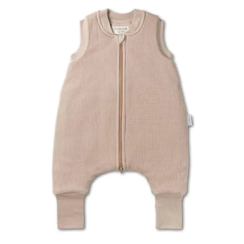 Hofbrucker® Baby Schlafsack mit Füßen, Bio-Baumwolle, OEKO-TEX, taupe (74-80) - Kuscheliger ärmelloser Winterschlafsack für Babys mit Füßen, sorgt für Bewegungsfreiheit und sicheren Schlaf. Aus 100% Bio-Baumwolle, ideal für kalte Nächte und einfaches Wickeln dank 2-Wege-Reißverschluss.