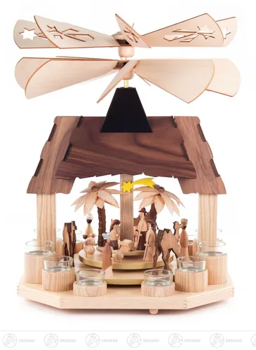 Weihnachtliche Holzpyramide mit 2 Tellern und 2 Flügelrädern