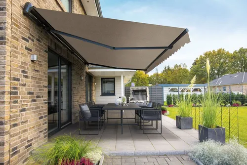 KONIFERA Halbkassettenmarkise SUN LED mit Funkmotor - Elegante Halbkassettenmarkise mit Funkmotor und dimmbaren LED-Leuchtbändern für stimmungsvolle Abende. Robuste Bauweise schützt vor Witterungseinflüssen und sorgt für langfristige Freude im Außenbereich.