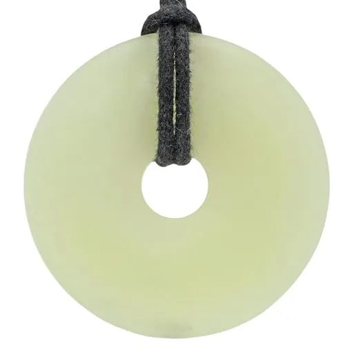Lebensquelle Plus Edelstein Donut Ø 40 mm + Baumwollband + Edelsteinkarte | Naturstein Anhänger Halskette | Echte Heilsteinkette inkl. Band (China-Jade)