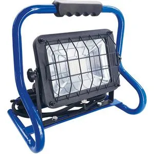 as - Schwabe SLIMLINE LED Baustrahler 50 W - 4250 Lumen, mobil und robust - Strahler für Arbeitsbeleuchtung mit 50 W und 4250 Lumen, ideal für Baustellen. Extrem robustes Gehäuse und IP44-Schutz für Sicherheit bei jedem Einsatz.