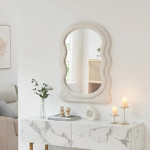 [en.casa] Wandspiegel Brummen – Teddystoff-Rahmen, 80 x 60 cm - Dekorative Wandspiegel mit flauschigem Teddystoff-Rahmen, der Wärme und Stil in Ihr Zuhause bringt. Ideal für Bad, Flur oder Wohnzimmer und verwandelt jeden Raum in ein gemütliches Wohn-Märchen.