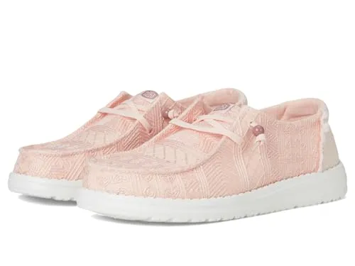 Hey Dude Damen Wendy Crochet Lace Sneaker - Pale Pink, Gr. 40 - Slipper & Mokassins für Damen mit luftiger Häkelspitze und Fransenflair. Das Easy-On-System und die El FLEX & FOLD TECHNOLOGIE sorgen für gesunde Füße und volle Bewegungsfreiheit.