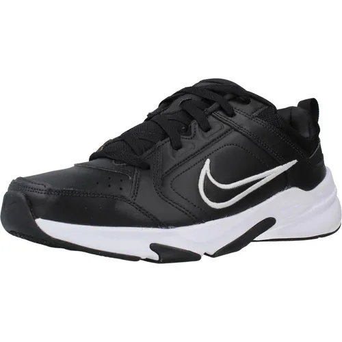 Nike Herren Defy All Day Sneaker, Schwarz/Weiß, 44 EU - Robuster Sneaker mit atmungsaktivem Lederoberteil, ideal für Training und Alltag. Die Schaumstoff-Dämpfung und der gepolsterte Kragen bieten erstklassigen Tragekomfort. Gummiprofil für optimale Traktion auf verschiedenen Untergründen.