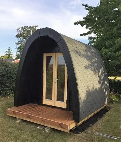 Camping Haus Tiny House Holzhütte - Skandinavisches Gartenhaus - Kompakte Holzhütte mit 1 Fenster und 1 Tür. Wasserdicht und aus hochwertigem Kiefernholz gefertigt. Ideal für Wochenendausflüge oder als gemütlicher Rückzugsort im Garten. Maße: 3,0 x 2,4 x 2,6 m.
