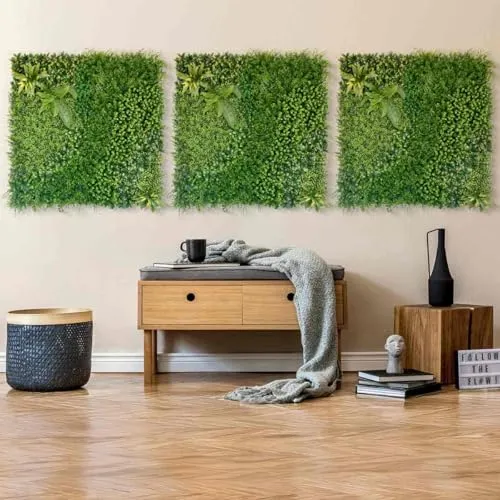 Künstliche Pflanzenwand Waldgrün von JELLE & JACOB - Die pflegeleichte Pflanzenwand von JELLE & JACOB bringt harmonische Atmosphäre in Ihr Zuhause. Ideal für Innen- und Außenbereiche, schafft sie einen stilvollen Rückzugsort ohne Pflegeaufwand.