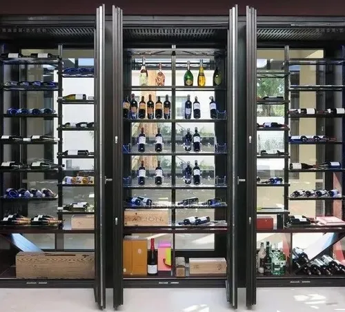Design-Weinschrank für stilvolle Weinlagerung - Modernes Weinschrank-Regal aus hochwertigem Edelstahl und Metall, ideal für die stilvolle Aufbewahrung Ihrer Weinflaschen. Freistehend und perfekt für Esszimmer, Keller oder Wohnzimmer.