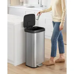 SONGMICS 68 Liter Tretmülleimer aus Metall - Haushaltszubehör, eleganter und robuster Mülleimer mit 68 Litern Volumen, ideal für eine saubere und hygienische Abfallentsorgung in Ihrem Zuhause.