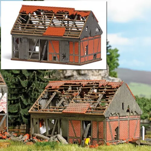 Busch 1669 H0 Verfallene Stallung - Landschaftsgestaltung mit authentischem verfallenem Stall aus Holz, detailreich gestaltet für realistische Szenerien, inklusive Dekorationsschutt.