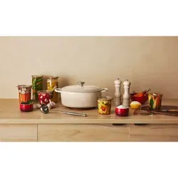 Le Creuset Signature Gusseisen-Bräter, Ø 27 cm - Oval - Ovaler Gusseisen-Bräter für alle Herdarten, inklusive Induktion. Ideal für gleichmäßige Wärmeverteilung und energiesparendes Garen. Perfekt zum Braten, Schmoren und Servieren.