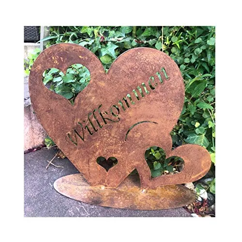 Radami Edelrost Herz - Willkommen - Gartenstecker aus Metall - Schwerer Gartenstecker (ca. 990g) in Herzform mit der Aufschrift 'Willkommen'. Ideal für Hauseingang oder Garten. Handgefertigt in Deutschland, aus robustem Metall mit einzigartiger Rost-Optik.
