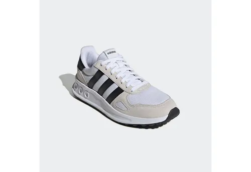 ADIDAS Herren Freizeitschuhe Run 84 - Sneaker mit Cloudfoam Dämpfung für ein leichtes Tragegefühl, ideal für aktive Lebensstile in Stadt und Natur.