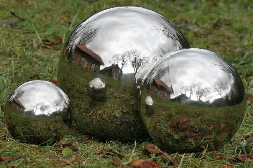 BOLTZE Kugel aus poliertem Edelstahl für den Garten oder Teich, Durchmesser 18 cm, Silber, Modern, Bodenmontage, Poliert, Garten-Deko-Kugel, Sculpture