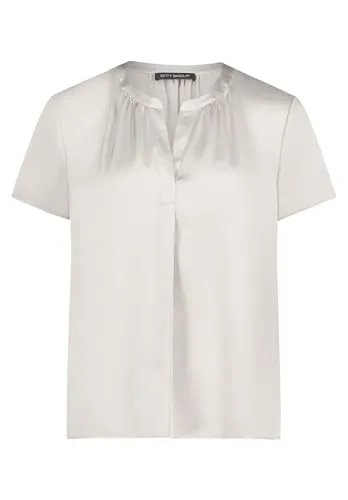 Betty Barclay Damen Satin-Bluse Kurzarm 44, Grau Beige - Entdecken Sie die stilvolle Betty Barclay Bluse mit modischem Faltendetail am V-Ausschnitt. Die figurumspielende Passform und der halbarmige Schnitt bieten angenehmen Tragekomfort und Vielseitigkeit für Freizeit und Büro.