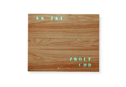build-yours.de Wanduhr Wortuhr Jupiter - LED Wanduhr in Holz Optik - Wanduhren in Holz Optik mit WiFi-Funktion, App-Steuerung und automatischer Zeitumstellung. Die große Wortanzeige sorgt für klare Ablesbarkeit und ist ein echter Hingucker in jedem Raum.