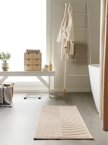 benuta Badematte Jojo – 100% Baumwolle, minimalistisch, rechteckig - Die benuta Badematte Jojo vereint Funktionalität und Stil. Sie bietet weichen Komfort für warme Füße und ist ideal für feuchte Räume, ohne Schimmelbildung oder unangenehme Gerüche.