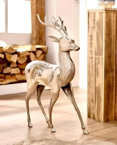 Dekoleidenschaft großer Metall-Hirsch aus Alu - Sammlerfigur aus Aluminium mit edlem, glänzendem Silber-Finish. Diese detaillierte Deko-Skulptur ist 65 cm hoch und setzt elegante Akzente in Ihrem Zuhause.