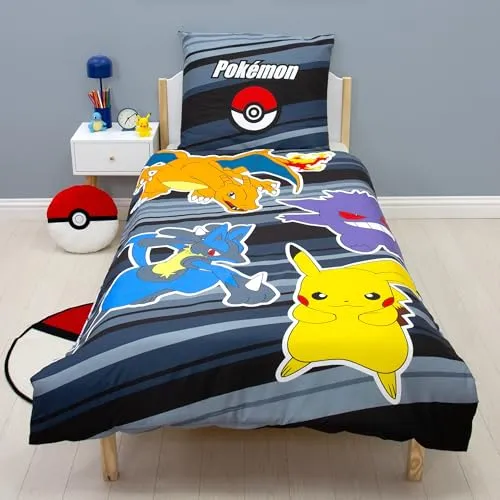 Pokémon Bettwäsche Set 2-teilig - Mit Pikachu Design - Bettwaren-Set für Kinder: Kuschelige Mikrofaser-Bettwäsche mit Pikachu, ideal für empfindliche Haut. Waschbar bei 60°C, pflegeleicht und perfekt für traumhafte Abenteuernächte.