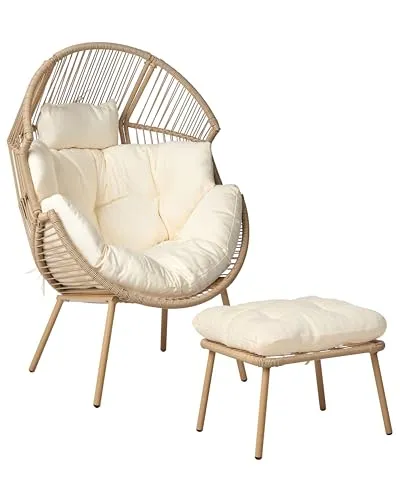 Beliani Gartensessel mit Hocker Murano - Gartensessel im Boho-Stil aus robustem PE Rattan mit abnehmbaren cremeweißen Kissen. Ideal für drinnen und draußen, verwandelt jeden Raum in eine gemütliche Oase.