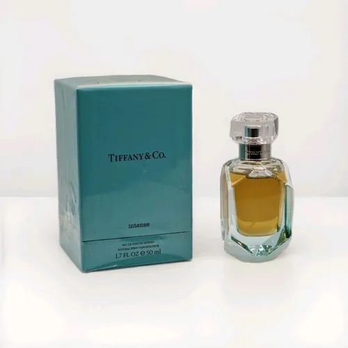 Tiffany&Co Intense Eau De Parfum Spray 50ml - Eau de Parfum für Damen, intensiv und verführerisch. Dieser florale Duft kombiniert frische Zitrusnoten mit warmen Akkorden von Moschus und Vanille, ideal für besondere Anlässe oder den täglichen Gebrauch.