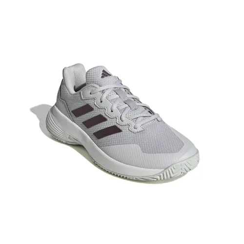 adidas Performance GameCourt 2.0 Damen Tennisschuh grau/weiß - Sportschuhe mit leichtem Mesh-Obermaterial und gepolstertem Fersenbereich für höchsten Tragekomfort. Die Adiwear Außensohle bietet überragende Traktion auf Hartplätzen.