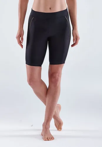 Skins Lauftights S5 Half Tights für Damen - Die Skins 5-Series Half Tights bieten hohen Tragekomfort und optimale Unterstützung für dynamische Sportarten. Mit elastischem Bund und reflektierenden Elementen sind sie ideal für aktive Frauen.