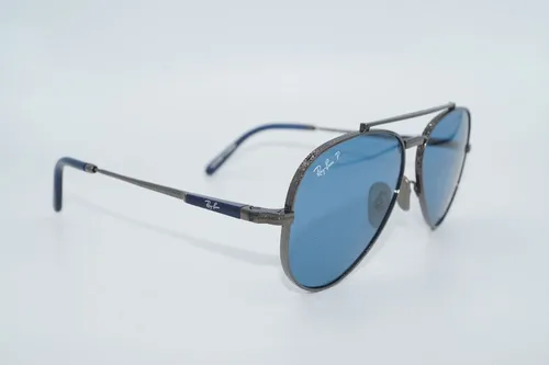 Ray-Ban Sonnenbrille RB 8225 3142S2 Titanium - Stilvolle Ray-Ban Sonnenbrille in Titan-Optik, leicht und langlebig für optimalen Tragekomfort im Alltag.