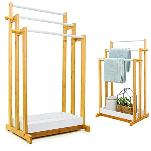 DuneDesign Bambus Handtuchhalter mit 3 Stangen - Freistehender Bad Handtuchständer - Handtuchständer im Nordic Style aus nachhaltigem Bambus, feuchtigkeitsbeständig und antibakteriell. Ideal für Bad, Sauna und Pool mit Platz für große Handtücher und praktische Ablage.