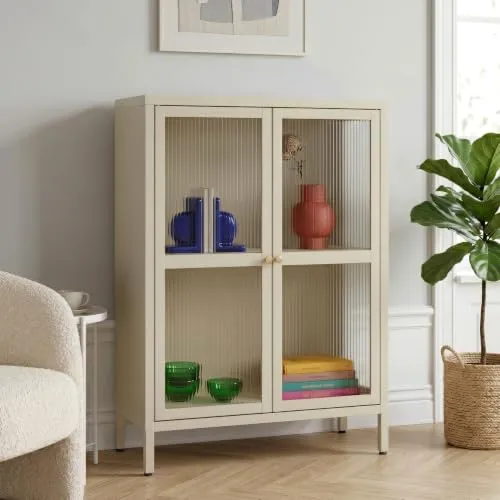 en.casa Sideboard »Säkylä« aus Stahl mit 2 geriffelten Glastüren – Kamelfarben