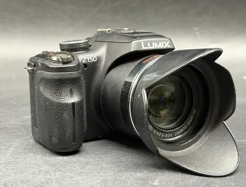 Panasonic Lumix DMC-FZ150 Schwarz Digitalkamera DSLR 12,1 MP 24x Zoom Leica Lens
