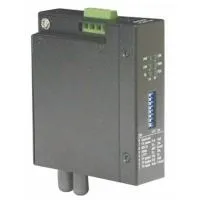 ROLINE Industrie Medienkonverter 100Mb LAN - KVM Switch für zuverlässige Datenübertragung bis zu 2 km, unterstützt 100Base-FX und 100Base-TX für vielseitige Netzwerkverbindungen.