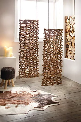 Rustikales Deko-Objekt aus Rattan & Holz - Paravent und Raumteiler aus naturbelassenem Ulmen- und Rattanholz, vielseitig einsetzbar und einzigartig in Form und Verarbeitung.