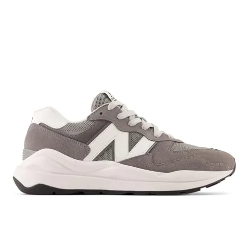 NEW BALANCE Herren Freizeitschuhe 57/40 – Stilvoll und Komfortabel - Die New Balance 5740 Freizeitschuhe vereinen Komfort und Trendbewusstsein. Aus hochwertigem Wildleder und Mesh gefertigt, sind sie die perfekte Wahl für deinen Alltag.