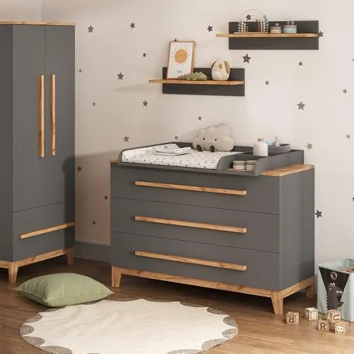 VitaliSpa® Wickelkommode Malia in Grau/Artisan - Praktische Wickelkommode mit 3 Schubladen für viel Stauraum. Der abnehmbare Wickelaufsatz macht sie zum stilvollen Möbelstück, das auch nach der Wickelzeit begeistert. Zeitloses Design für unvergessliche Momente!