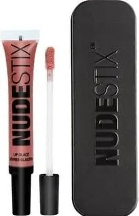 Nudestix Lippenstift LIP GLACE - Shade: Nude 06 - Lippenstift in einem eleganten Nude-Ton, mit feuchtigkeitsspendender Formulierung für ein geschmeidiges Lippengefühl und langanhaltenden Glanz.