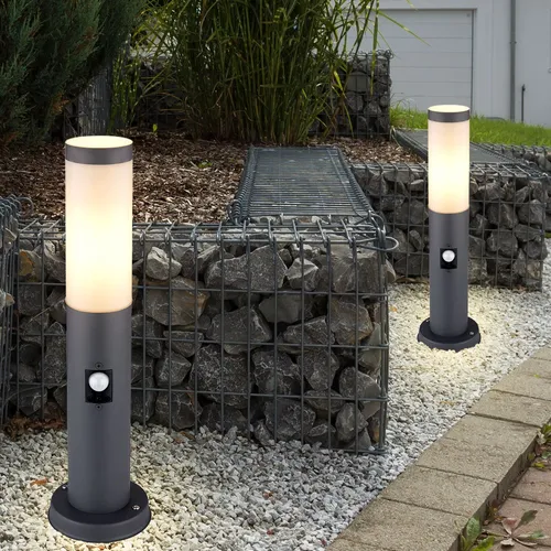 2er Set Außen Sockel Lampen mit Bewegungsmelder aus Edelstahl - Elegante Stehleuchten für den Außenbereich, IP44 Schutzart, ausgestattet mit Bewegungsmelder für mehr Sicherheit und individuelle Lichtgestaltung durch E27 Fassung.