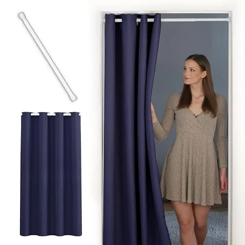 tinycurtains Türvorhang mit Teleskopstange - Schiebevorhang in Blau, einfache Montage ohne Bohren, ideal für Türrahmen und Nischen, bietet thermische Isolation und starken Verdunkelungseffekt.