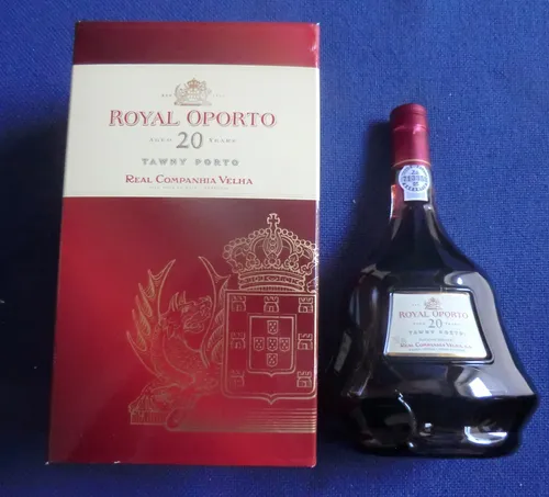 Produktbild Royal Oporto 20 Years Portwein 20% Vol. 0,75l in Geschenkbox
