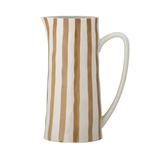 Bloomingville Begonia Krug 1,3 L - Dänisches Design - Eleganter Wasserkrug aus braunem Steingut mit 1,3 L Kapazität, perfekt für stilvolle Tischdekoration und Getränkepräsentation.