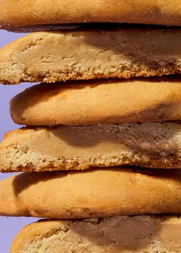 KoRo - Gefüllte Erdnussbutterkekse 12 x 150 g - Soft & crunchy - Mit cremiger Erdnussfüllung - Vegan