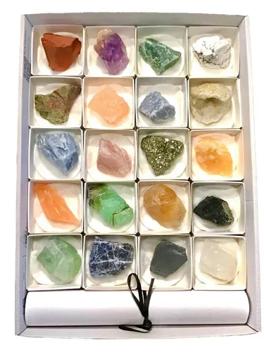 Steinfixx® Mineralstein Premium Mineraliensammlung - Pinnwandzubehör mit 20 einzigartigen Rohsteinen aus aller Welt, inklusive 10-seitiger Anleitung zur Identifikation der Steine – ideal für Sammler und Naturfreunde.