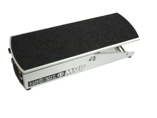 Ernie Ball EB6182 Volumenpedal mit Boostfunktion - WahWah & Volumen, bietet eine Boostfunktion für zusätzlichen Klangschub und präzise Lautstärkeregelung.