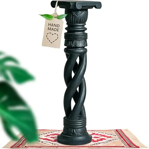 livasia gedrehte Deko Holzsäule 80cm – Antik-Look Blumensäule aus Albiziaholz - Dekorative Ständer & Stützen, handgefertigte, nachhaltige Holzsäule im Antik-Look, die jedem Raum mit exotischem Flair und Eleganz eine besondere Atmosphäre verleiht.