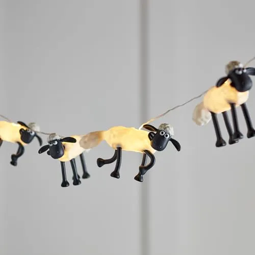 Lights4fun LED Shaun das Schaf™ Lichterkette mit Fernbedienung für Kinderzimmer - Entdecke die zauberhafte Shaun das Schaf Lichterkette mit 8 warmweißen LEDs! Ideal als Nachtlicht für Kinderzimmer, inklusive praktischer Fernbedienung und Timer-Funktion für müheloses Ein- und Ausschalten.