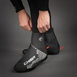 Chiba MTB Überschuh - Wasserdicht und Atmungsaktiv, Schwarz, Größe XS - Der Chiba MTB Überschuh in XS bietet optimalen Wetterschutz für Mountainbiker. Mit wasserdichtem, winddichtem Material und atmungsaktiver Konstruktion bleibt dein Fußklima auch bei Nässe und Kälte angenehm. Ideal für anspruchsvolle Touren.